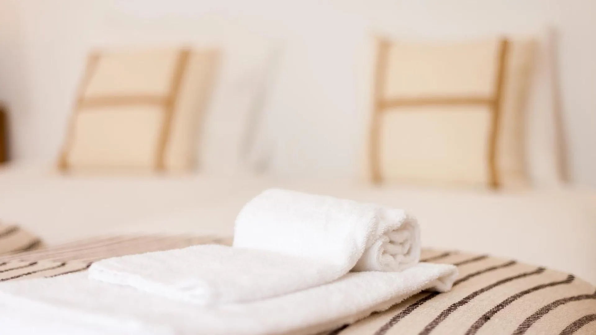 Tejo Vintage Three-Bedroom Apartment - By Lu Holidays Lisbon Portugal