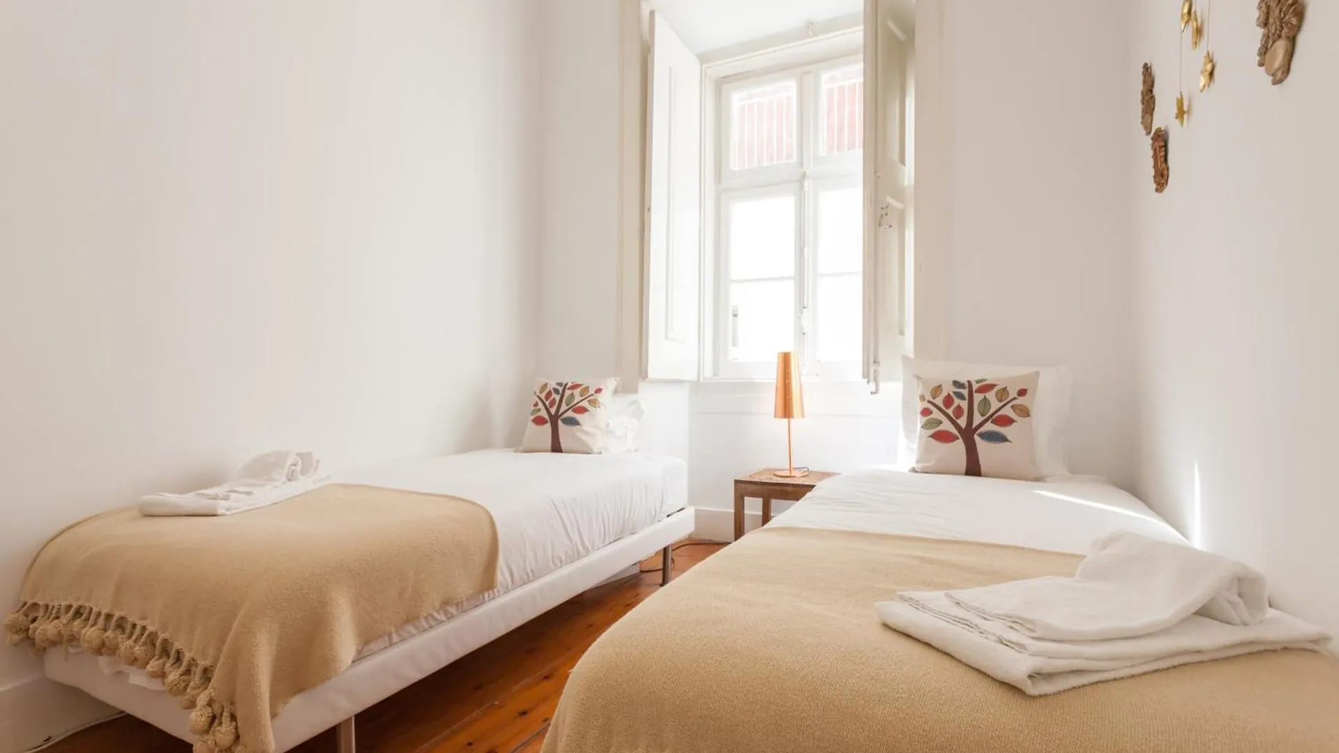 Tejo Vintage Three-Bedroom Apartment - By Lu Holidays Lisbon 0*,  Portugal