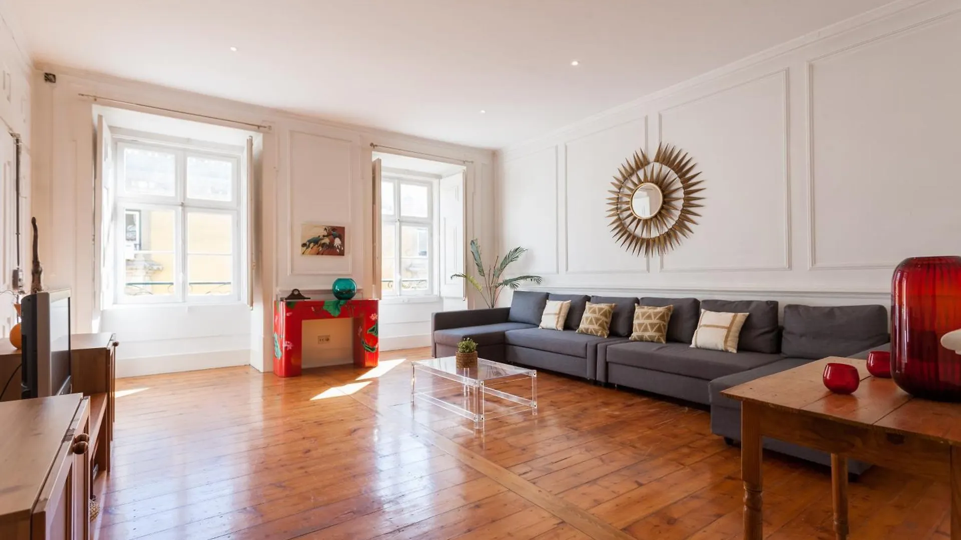 Tejo Vintage Three-Bedroom Apartment - By Lu Holidays Lisbon