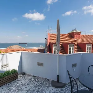 Terrace & River View In Alfama Apartment