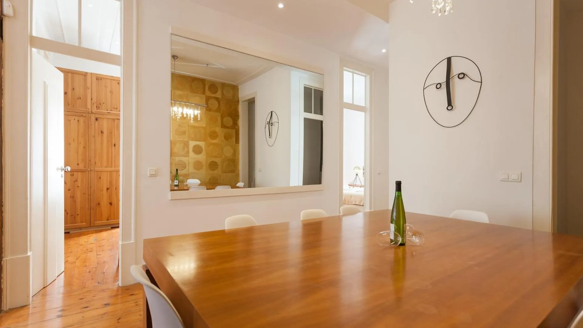 Tejo Vintage Three-Bedroom Apartment - By Lu Holidays Lisbon Portugal