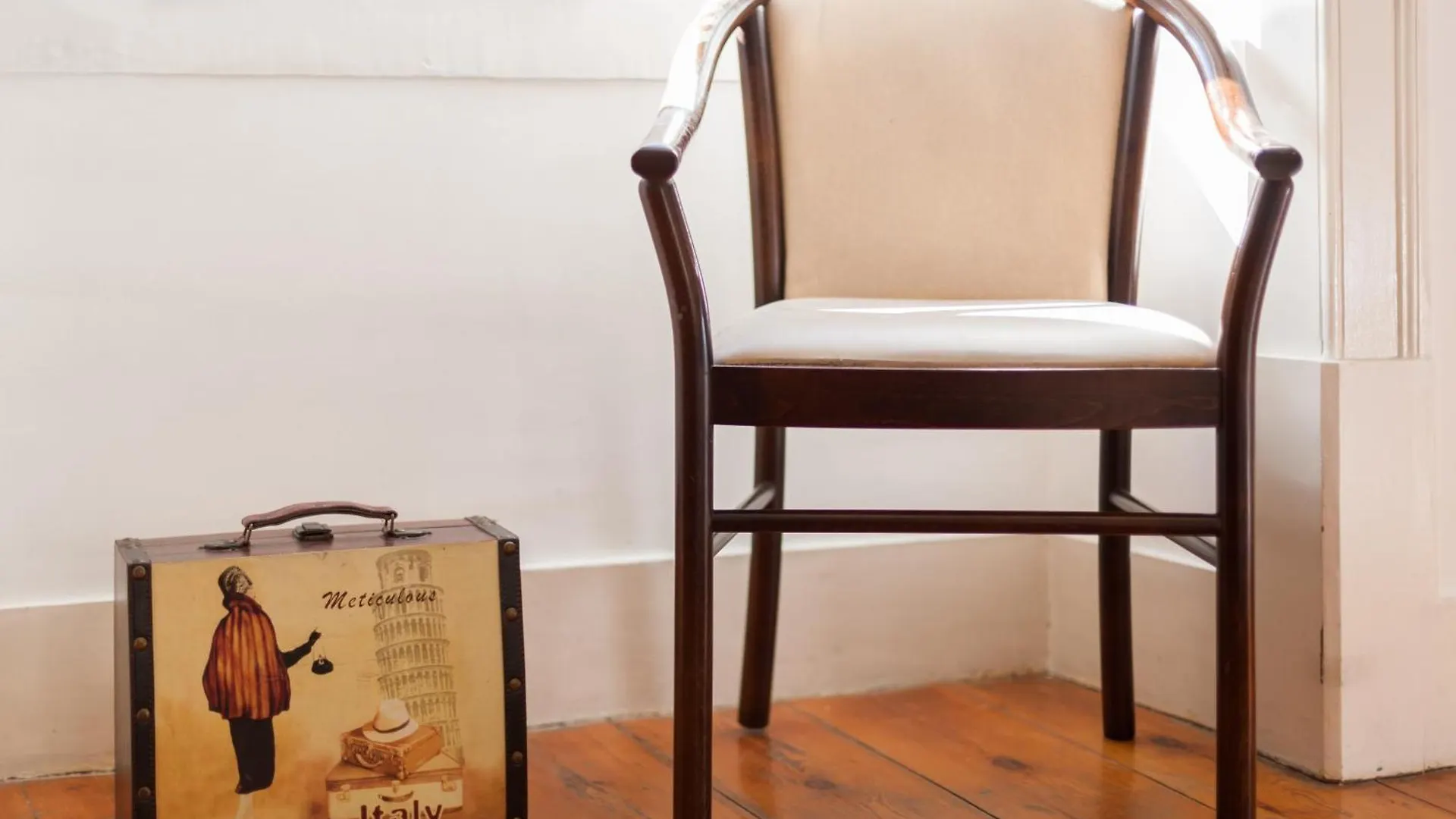 Tejo Vintage Three-Bedroom Apartment - By Lu Holidays Lisbon