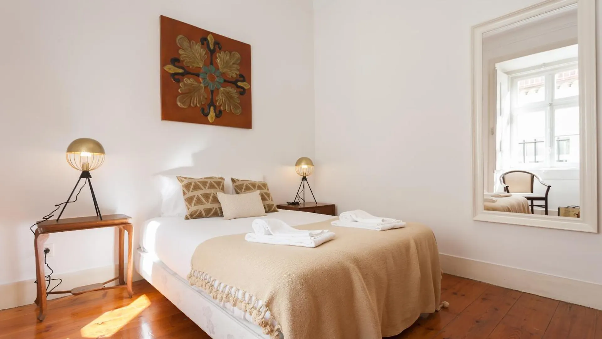 Tejo Vintage Three-Bedroom Apartment - By Lu Holidays Lisbon