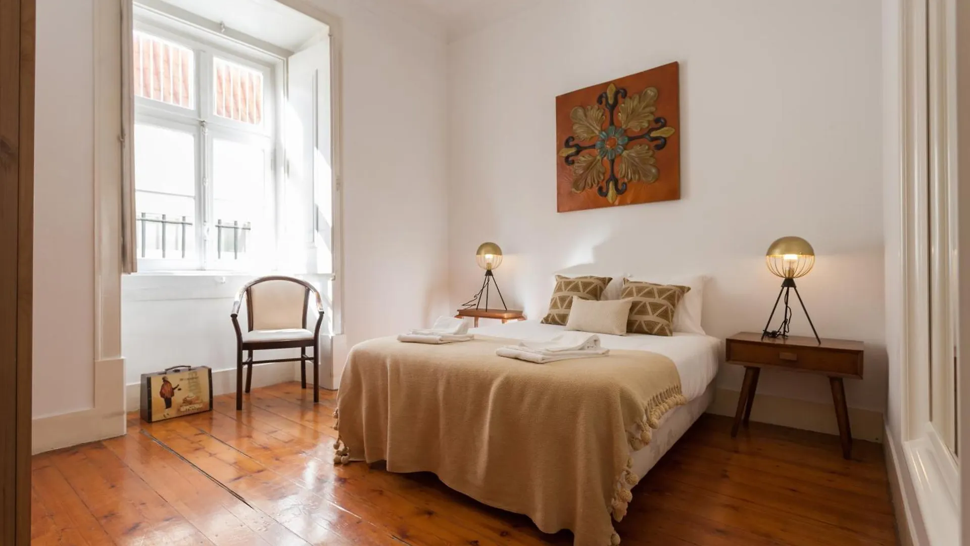 Tejo Vintage Three-Bedroom Apartment - By Lu Holidays Lisbon