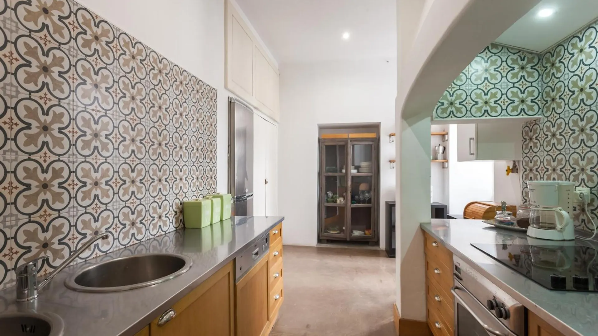 Tejo Vintage Three-Bedroom Apartment - By Lu Holidays Lisbon